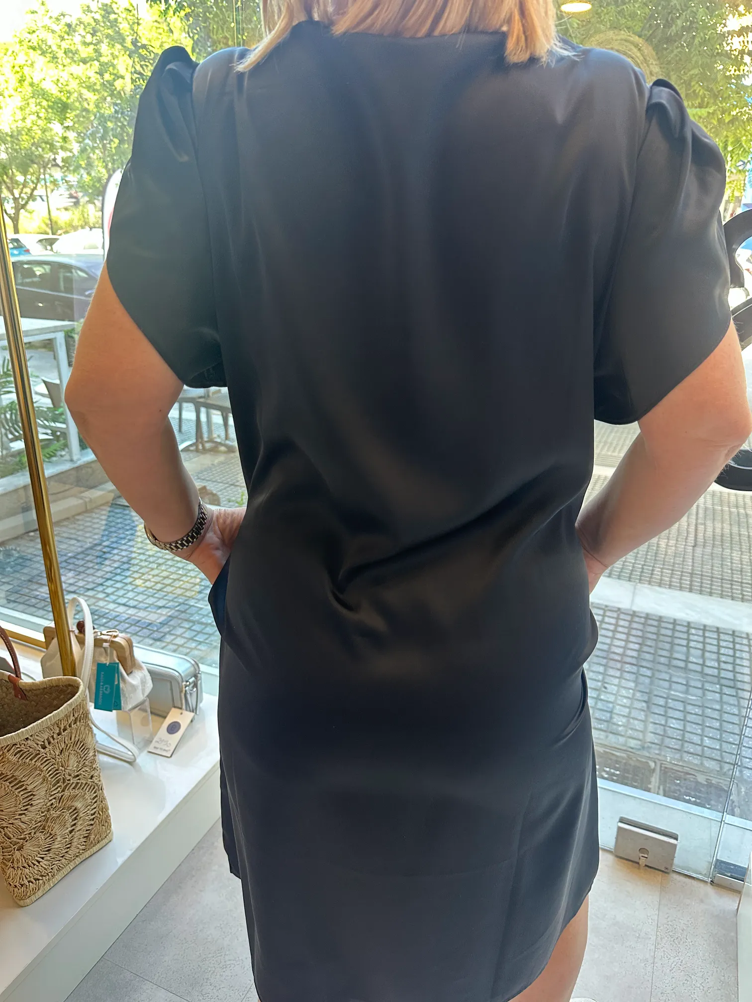 Midi Φόρεμα Μαύρο Με Χρυσά Διακοσμητικά