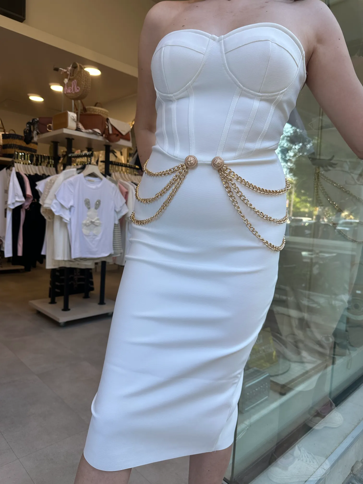 Μίντι Λευκό Στράπλες Φόρεμα Με Διακοσμητικές Αλυσίδες