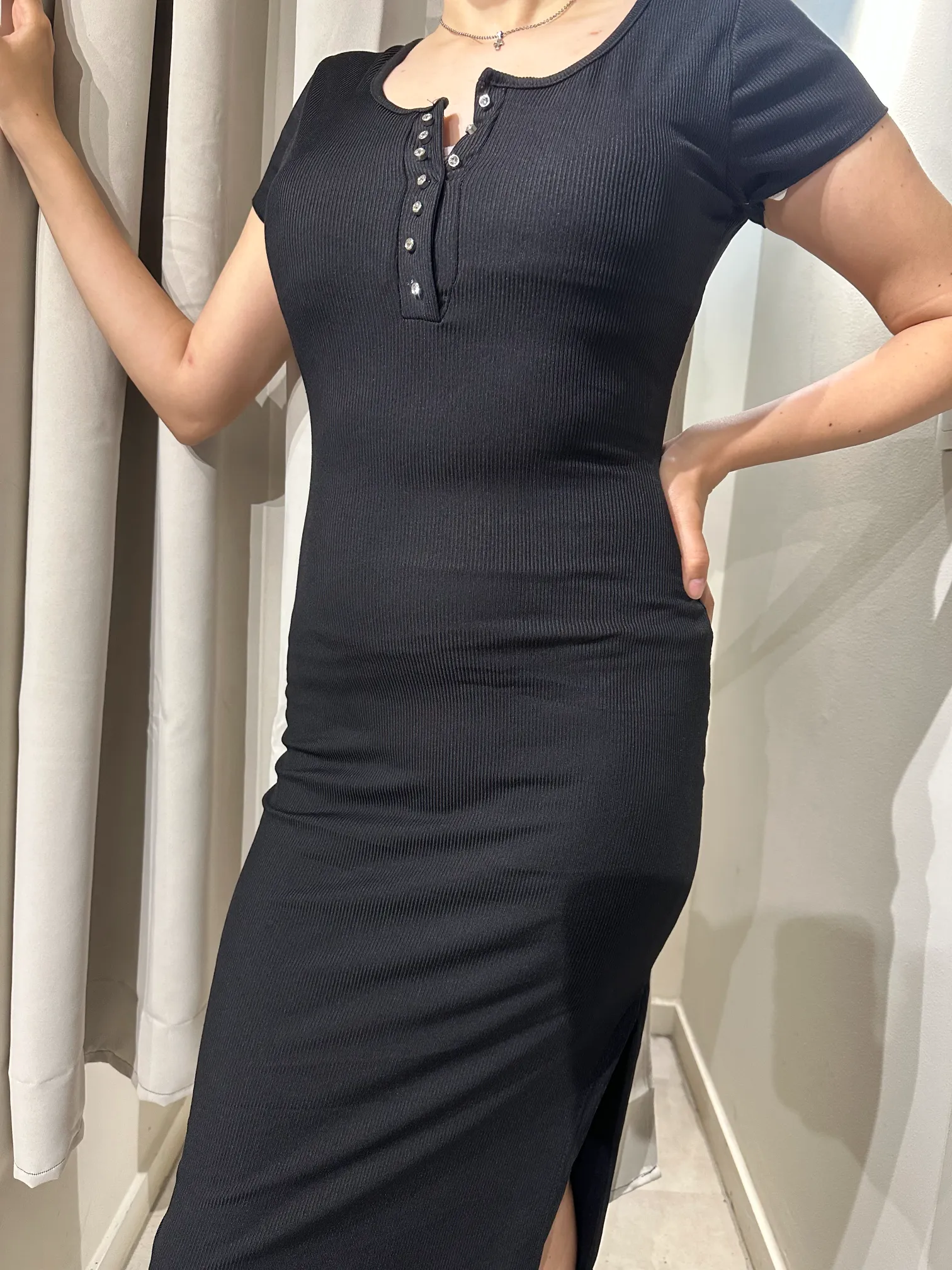 Μαύρο Μάξι Ριπ Φόρεμα με Σκίσιμο