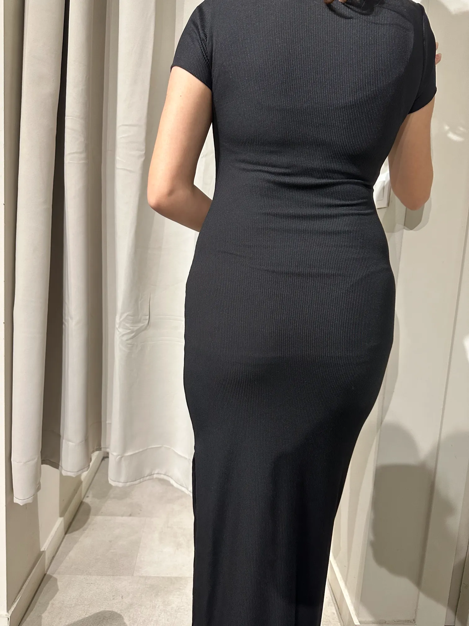 Μαύρο Μάξι Ριπ Φόρεμα με Σκίσιμο