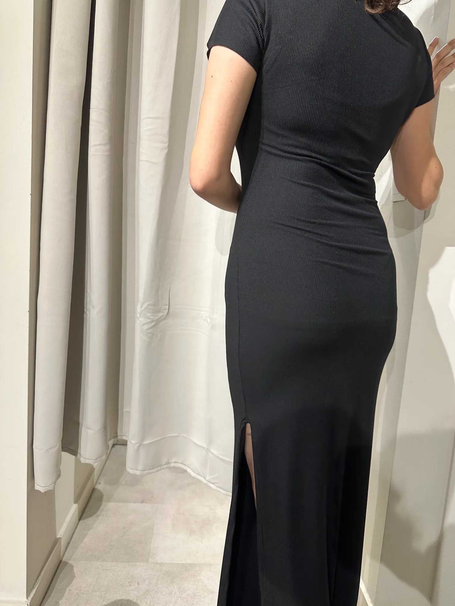 Μαύρο Μάξι Ριπ Φόρεμα με Σκίσιμο