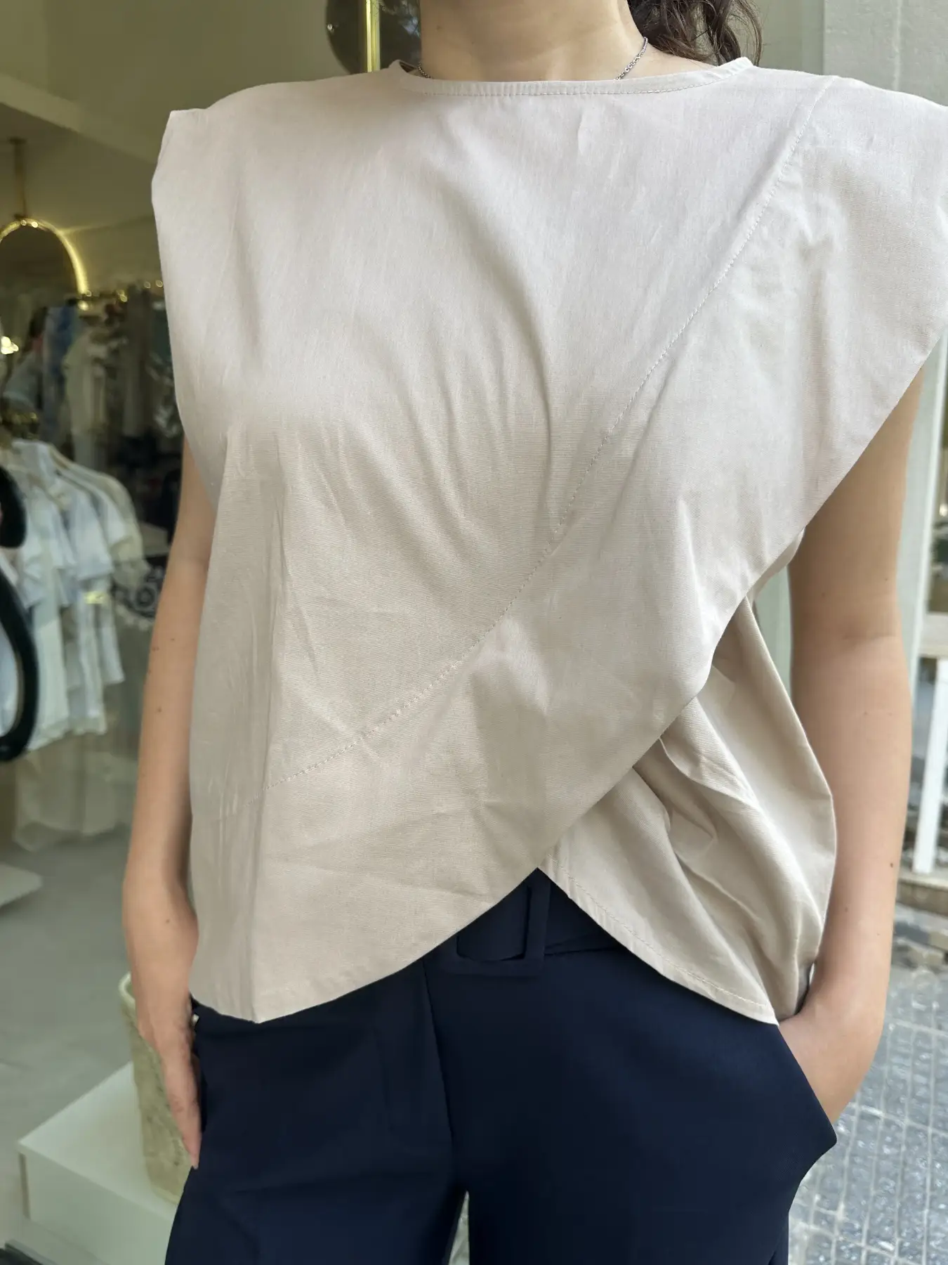 Μπλούζα μπέζ χιαστή