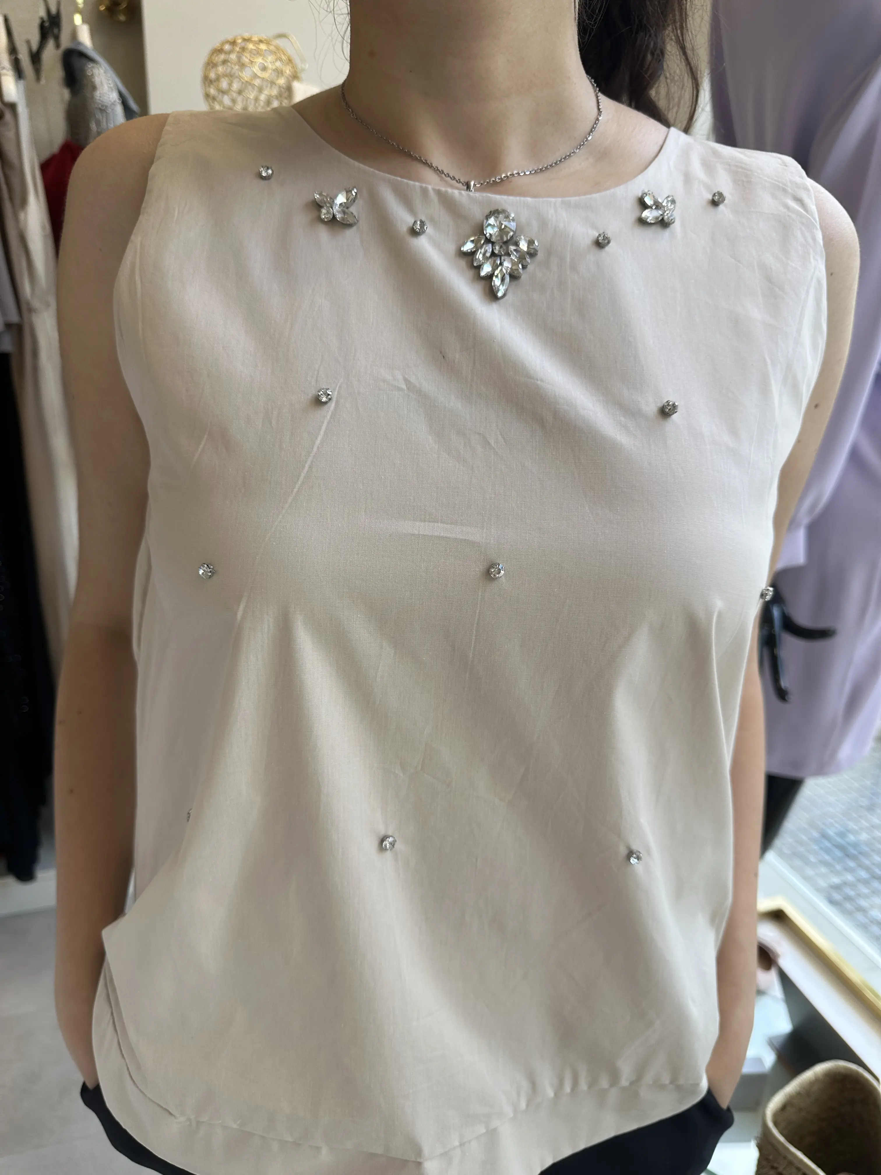 Μπλούζα μπέζ με στράς