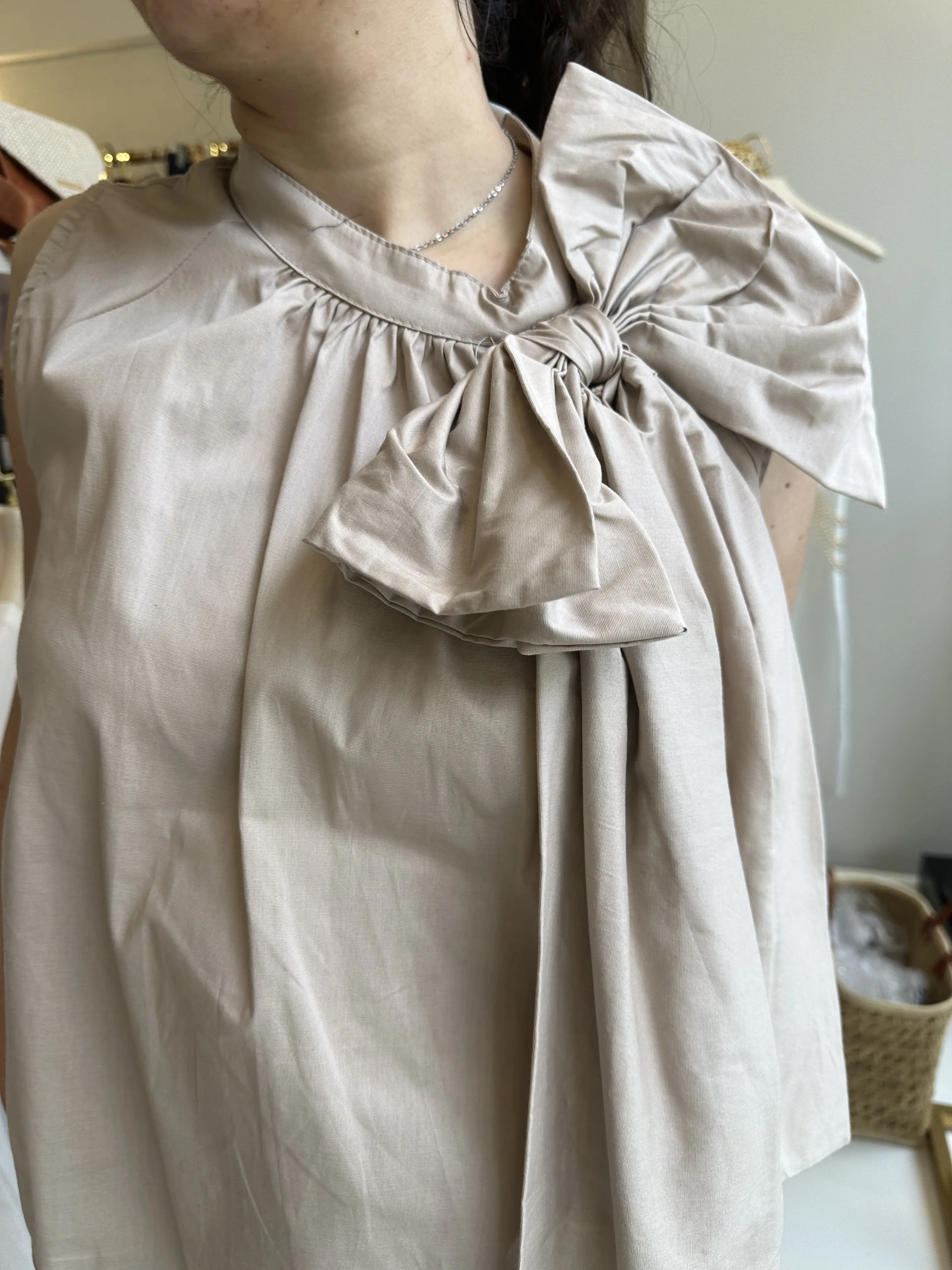 Μλπούζα μπεζ φιόγκο