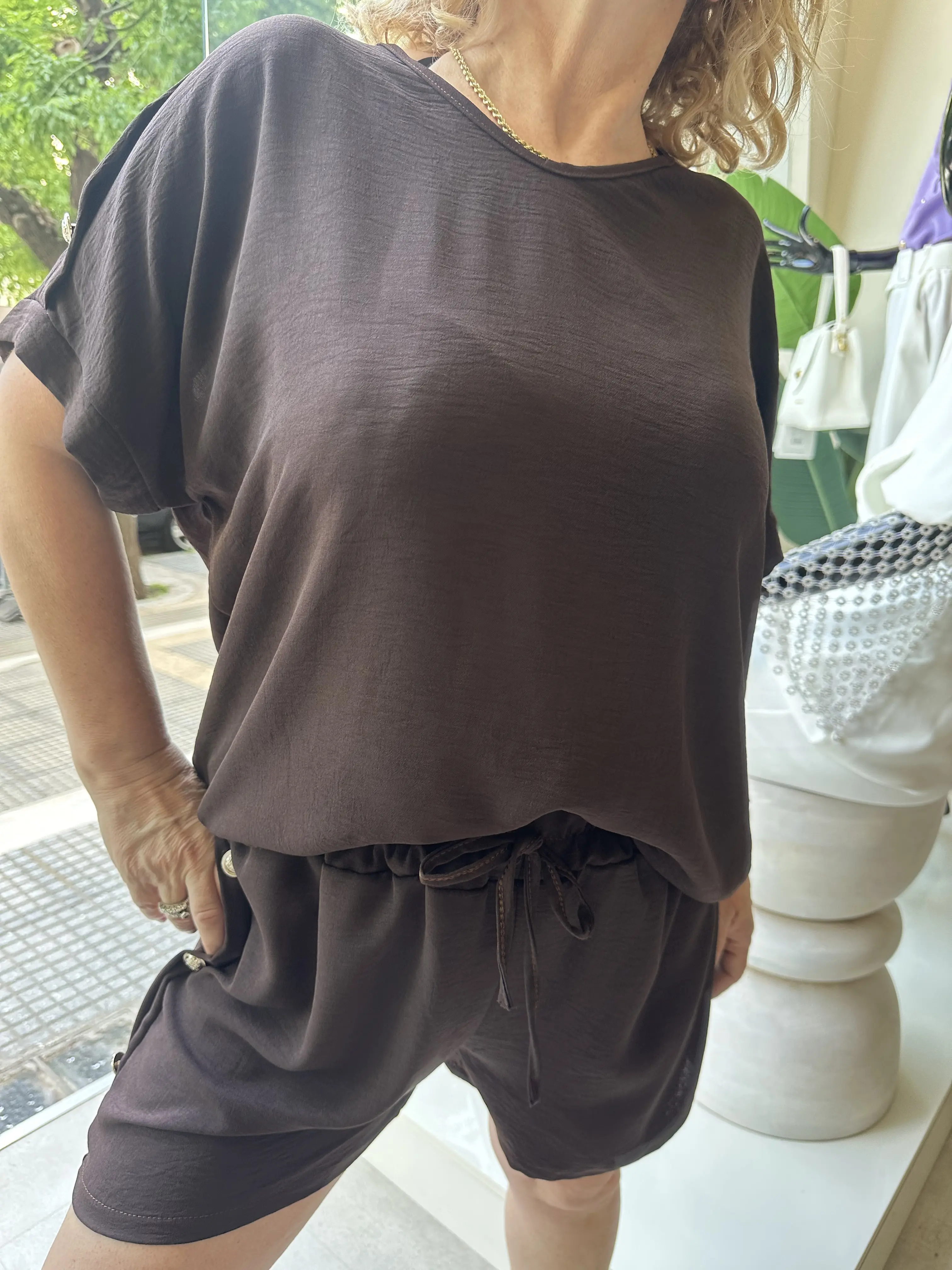 Σέτ καφέ με χρυσά κουμπιά