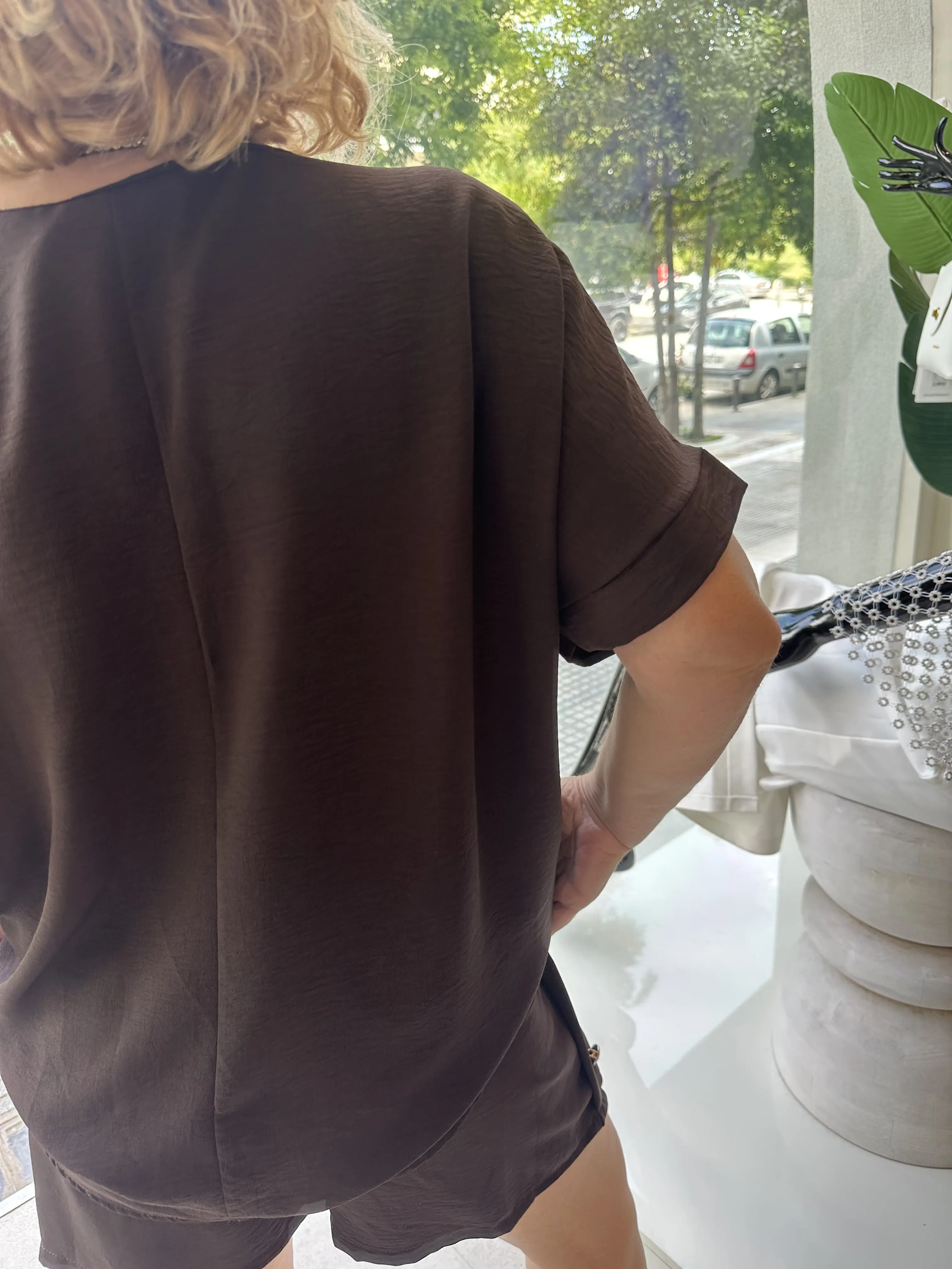 Σέτ καφέ με χρυσά κουμπιά