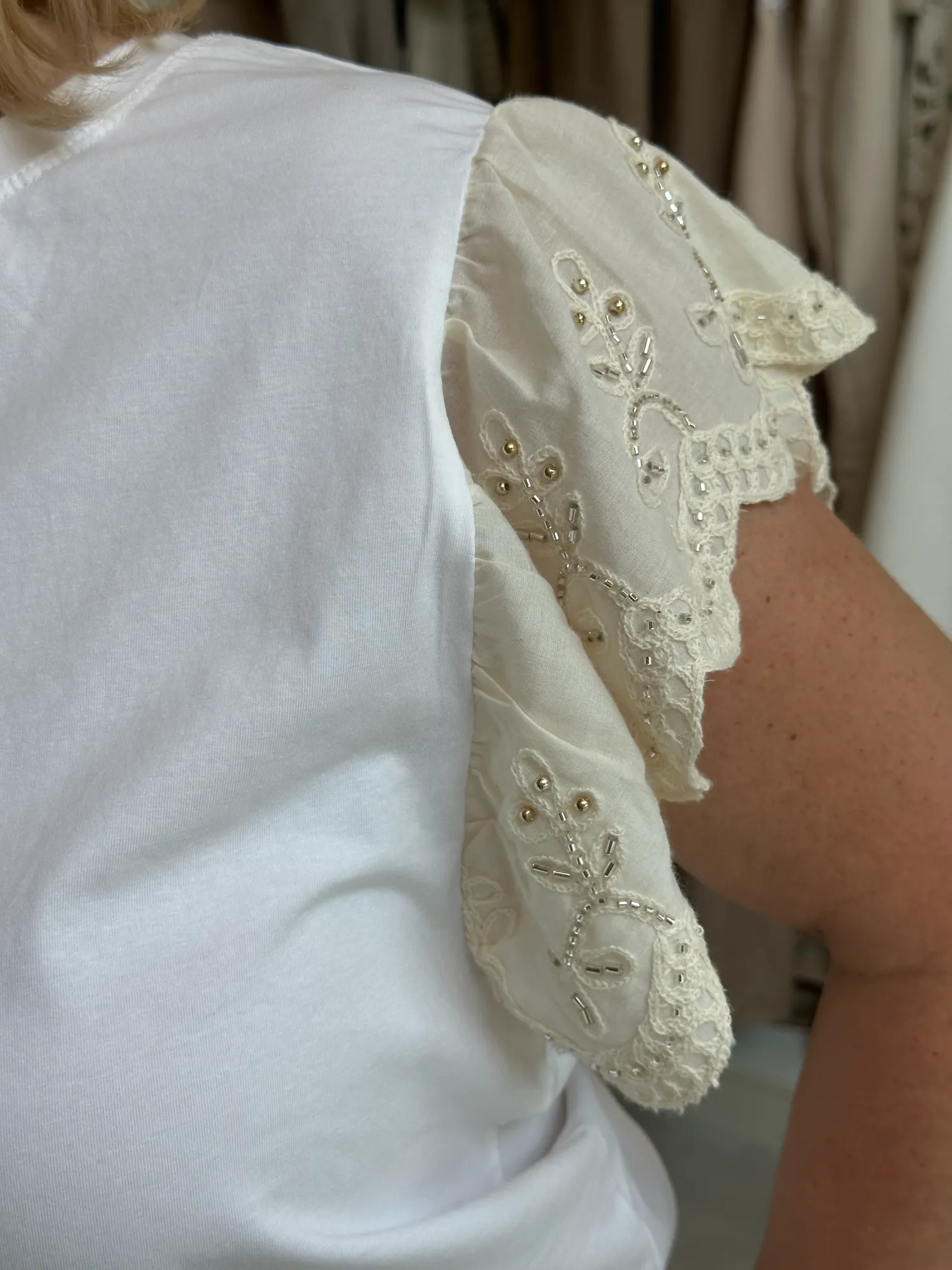 Μπλούζα με μανίκι  κοφτό κιπούρ