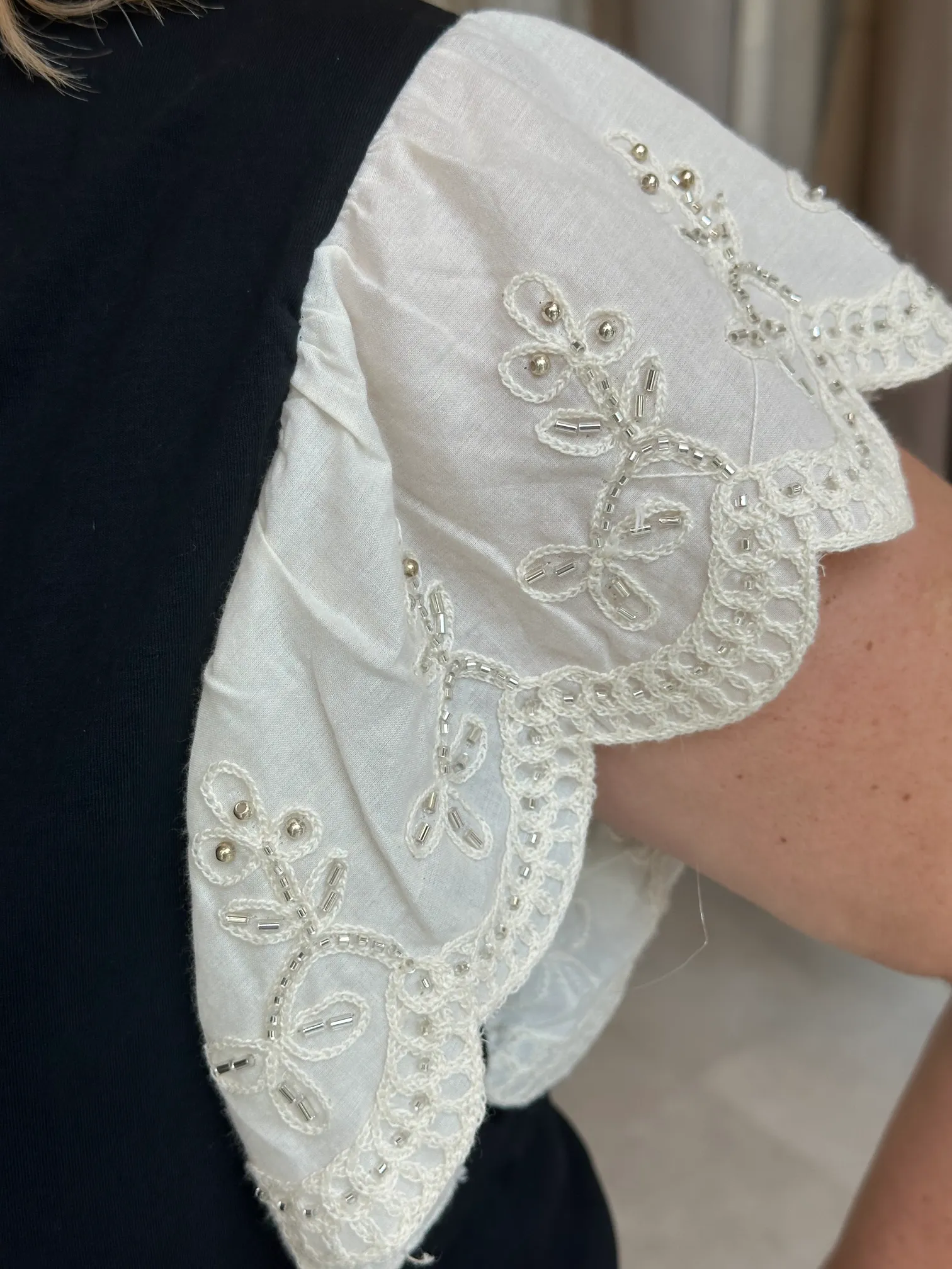 Μπλούζα με μανίκι  κοφτό κιπούρ