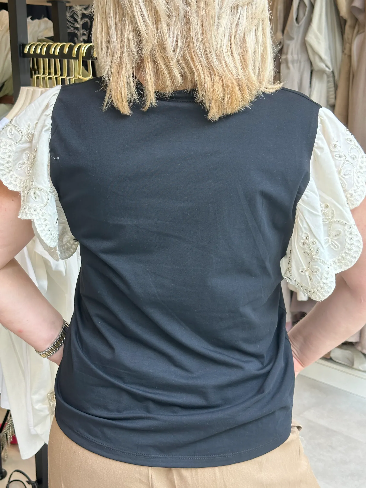 Μπλούζα με μανίκι  κοφτό κιπούρ