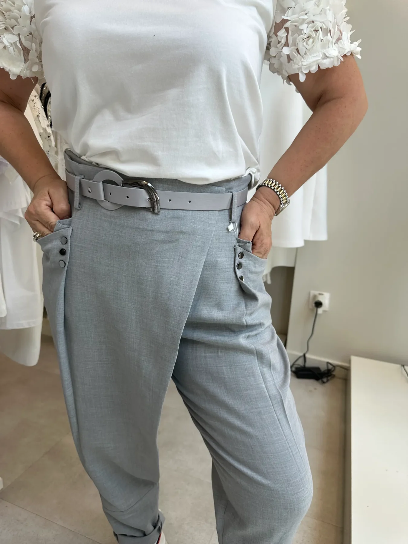 γκρί παντελόνι φάκελος