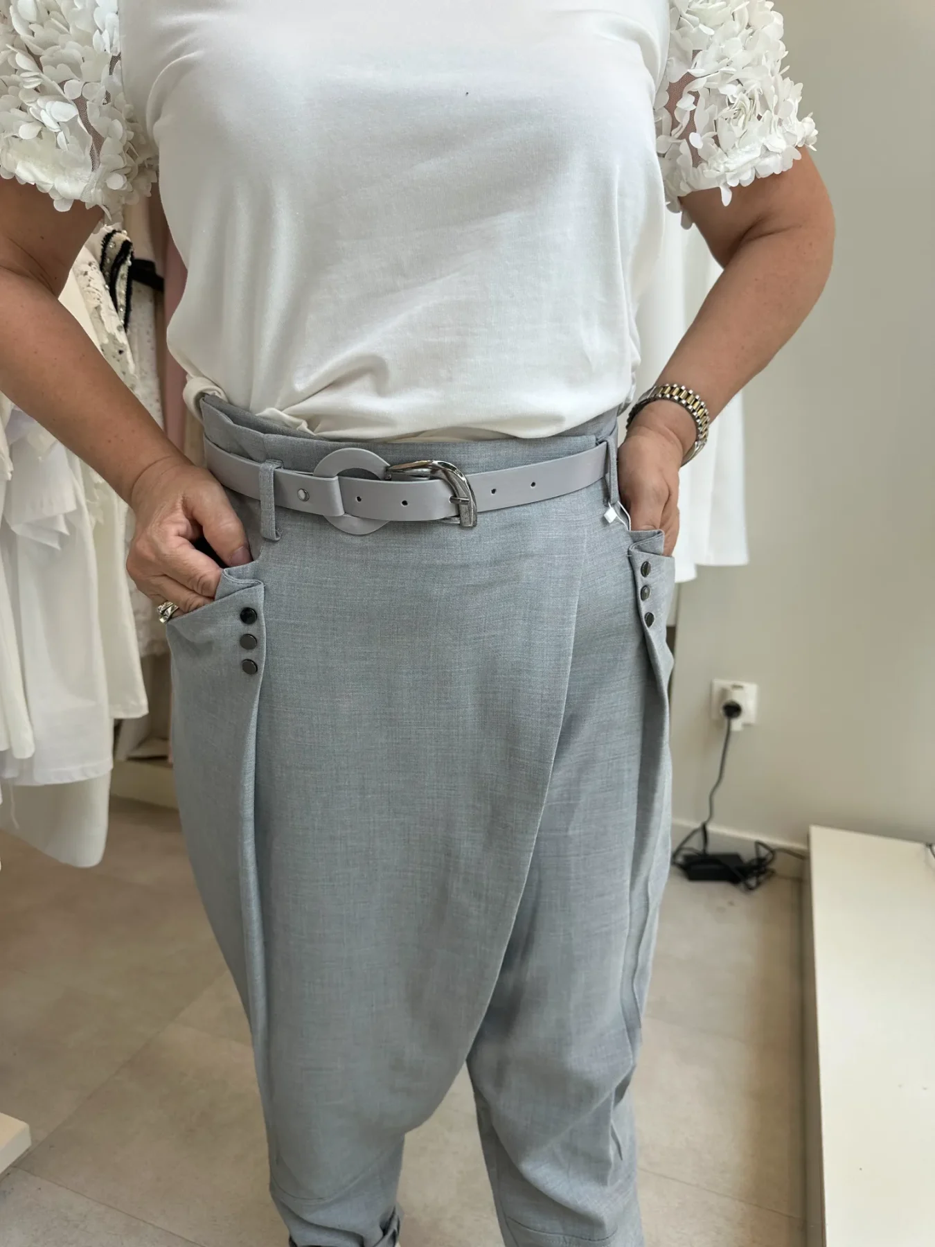 γκρί παντελόνι φάκελος