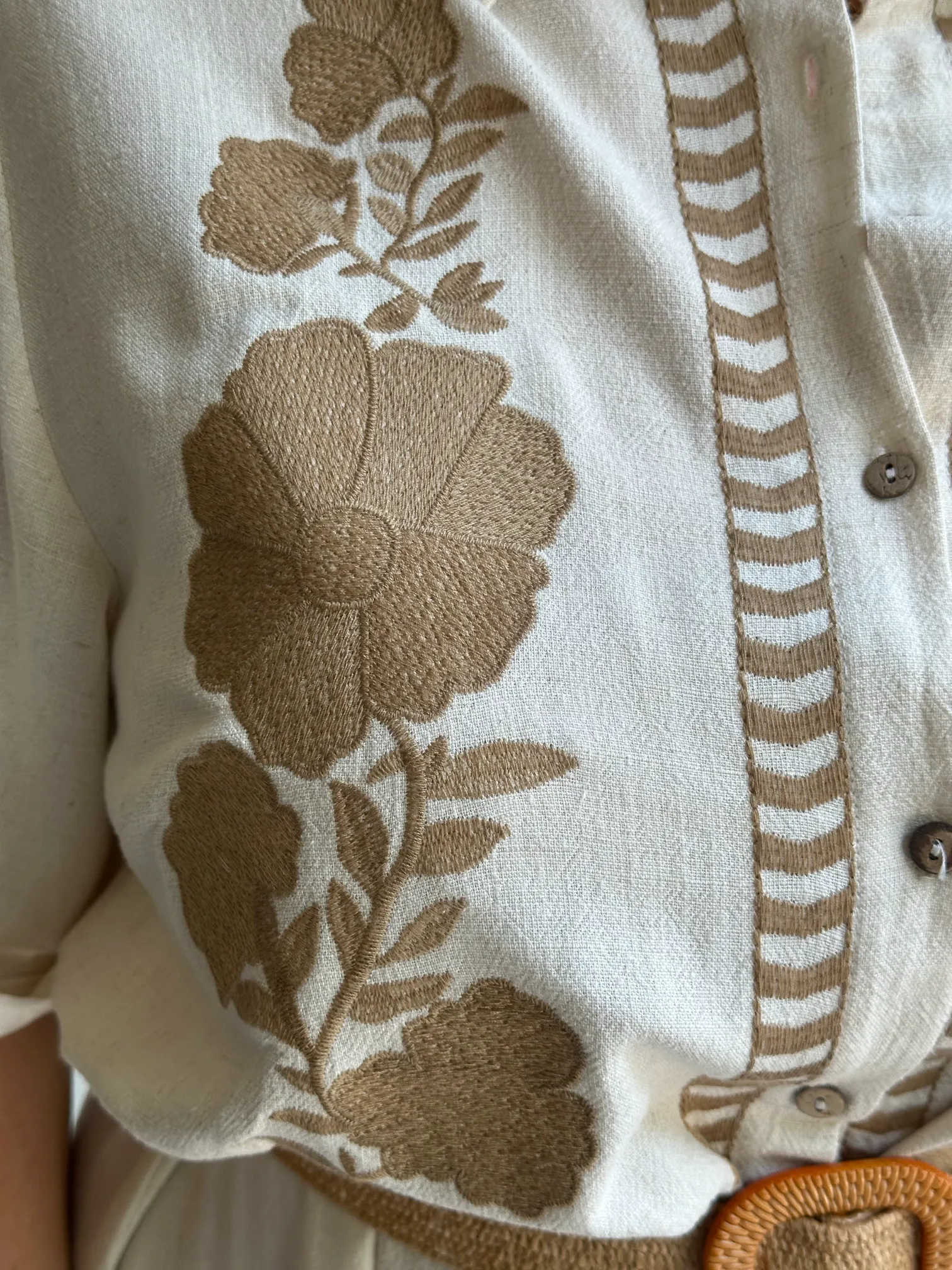 Φόρεμα μπεζ με κέντημα