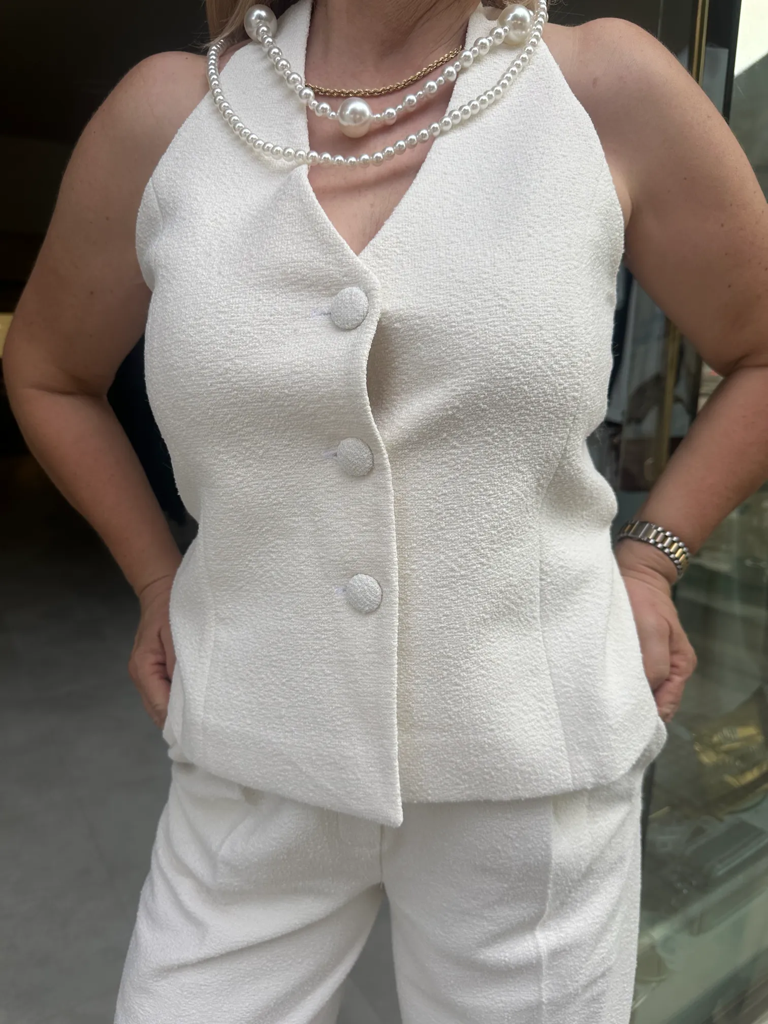 σπαστό λευκό σέτ με παρτούς ώμους