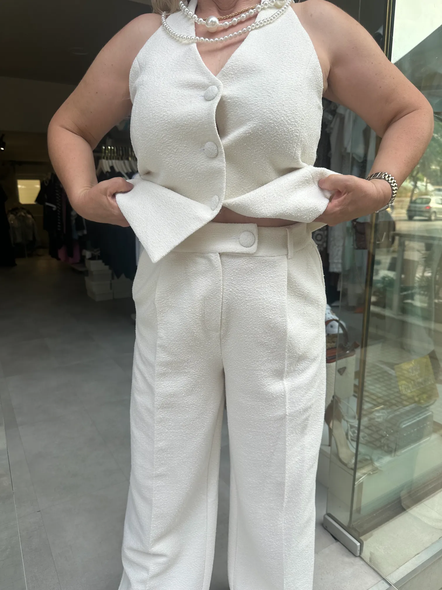 σπαστό λευκό σέτ με παρτούς ώμους