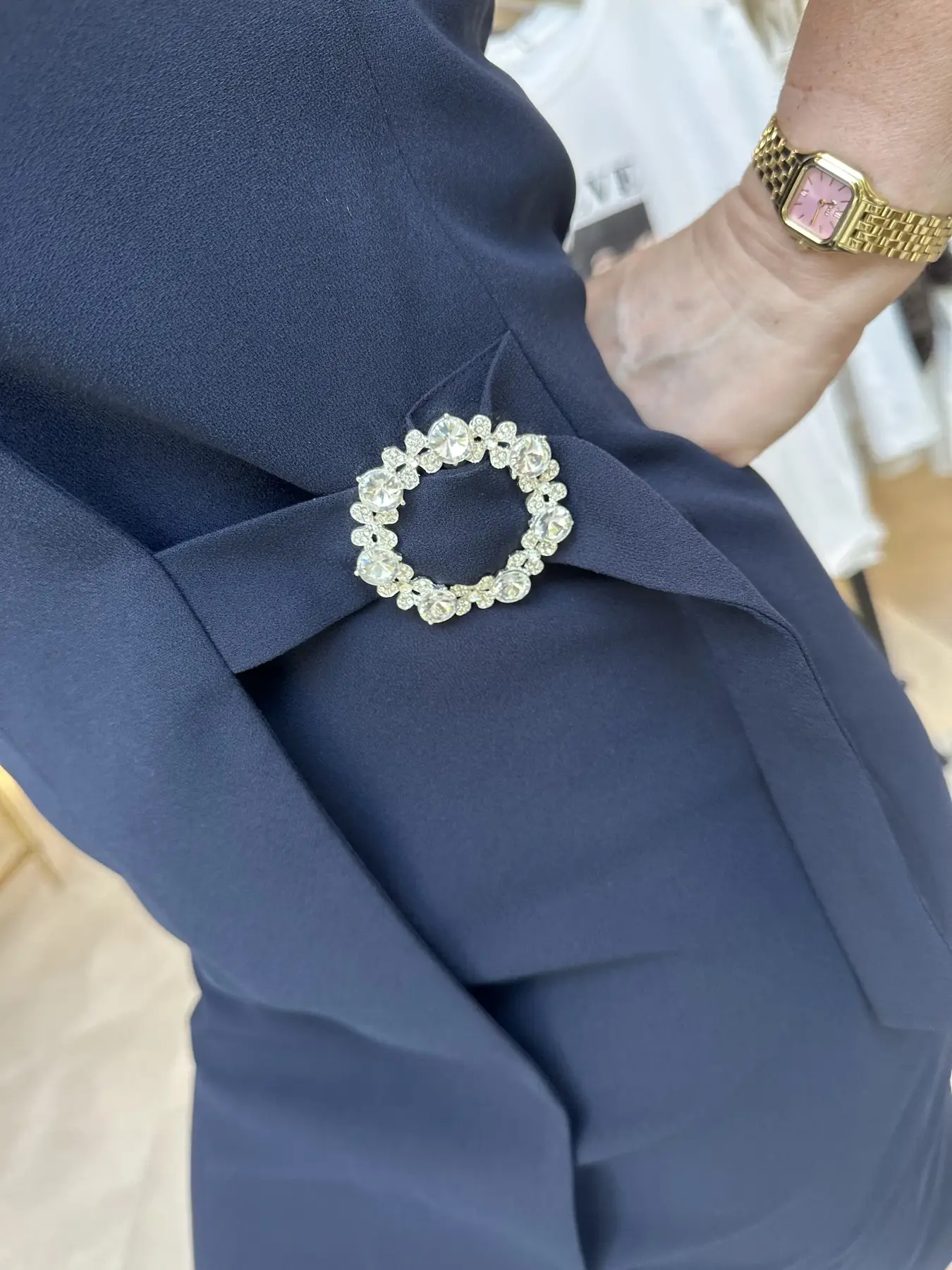 Φόρεμα μπλέ με λουλούδι στο πλάι