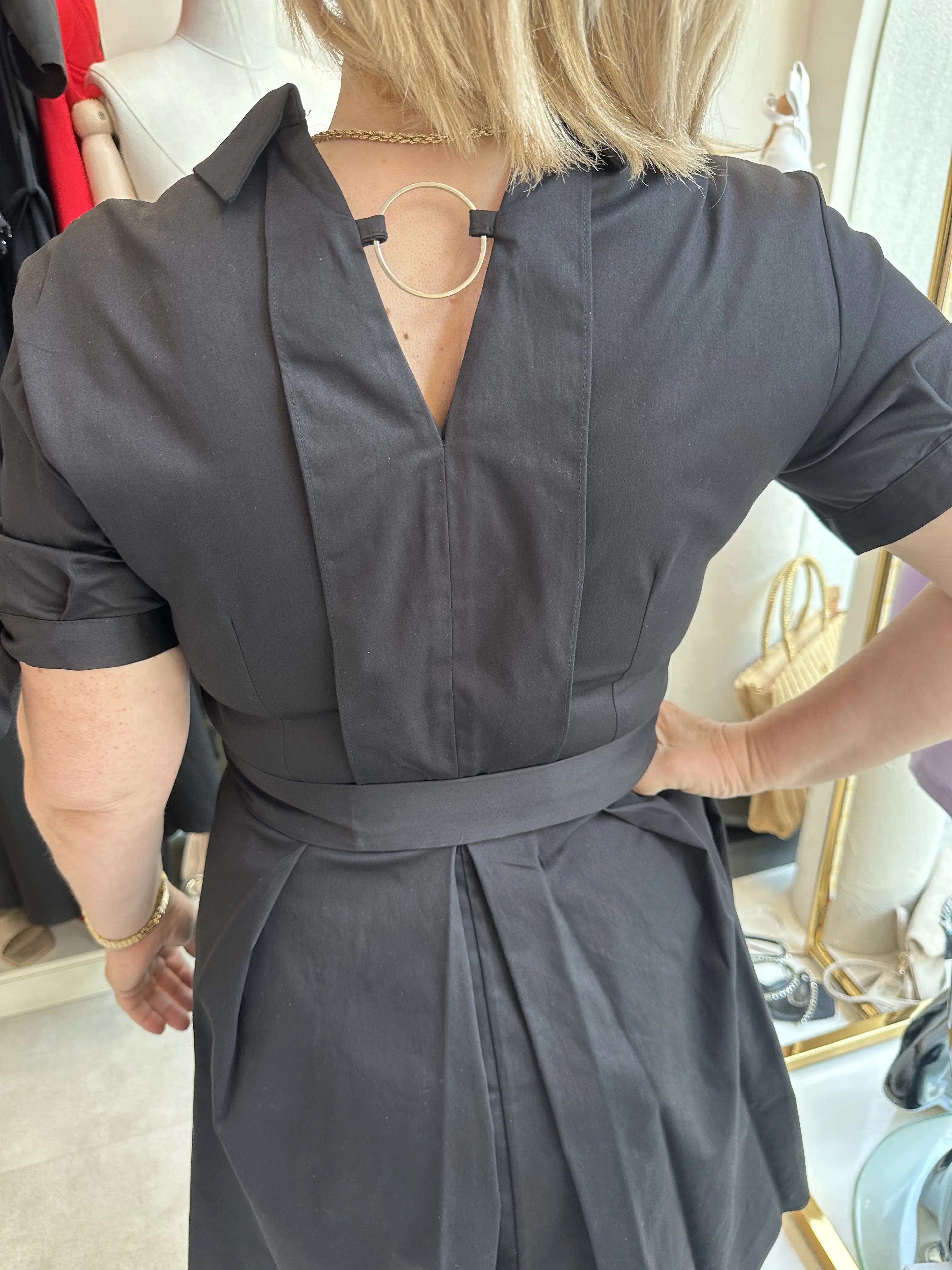 Μαύρο φόρεμα με ζώνη