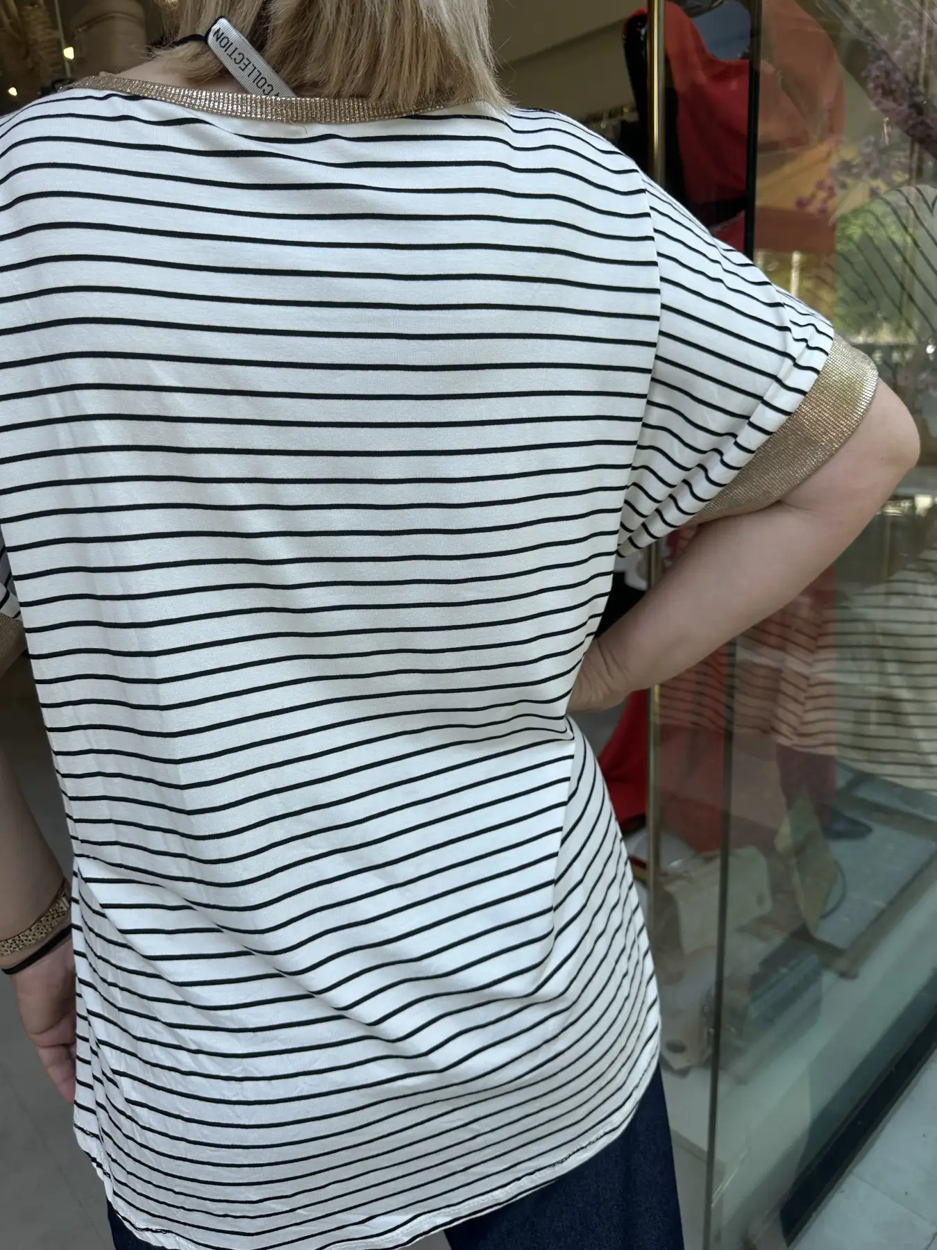 Μπλούζα ριγέ με καρφίτσα