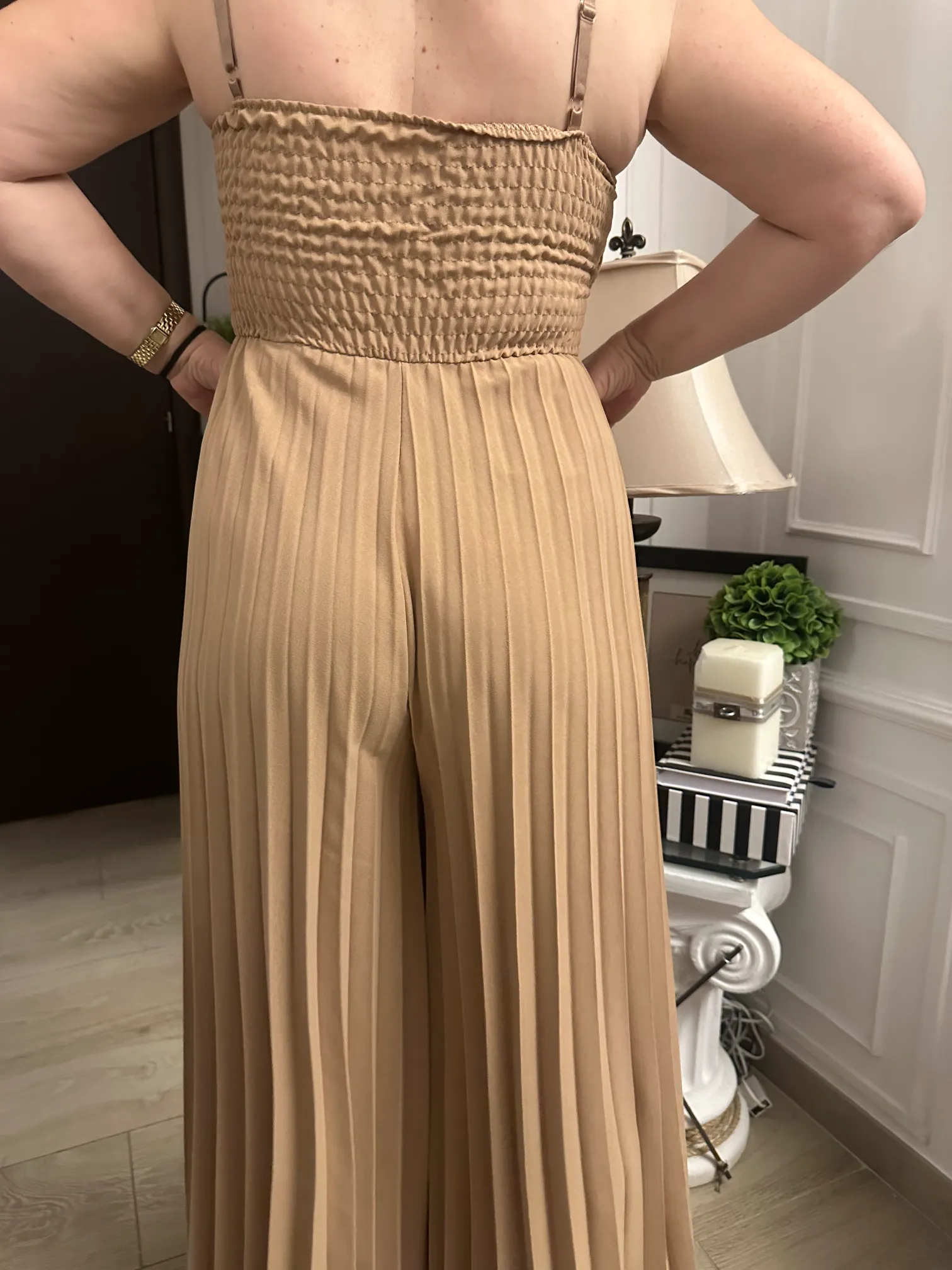 Μπεζ Ολόσωμη Φόρμα Με Διακοσμητικά Χρυσά Κουμπιά