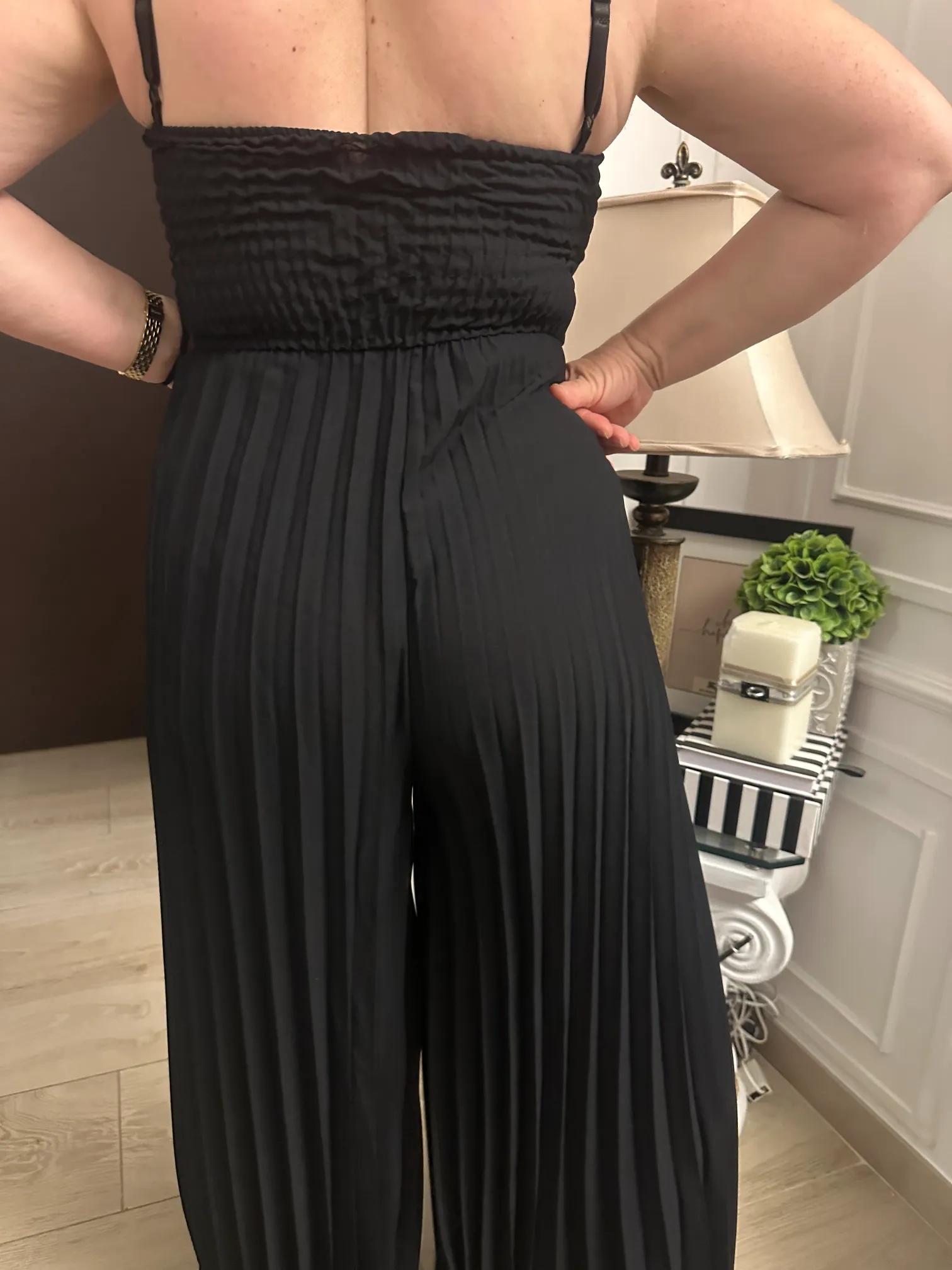 Μαύρη Ολόσωμη Φόρμα Με Διακοσμητικά Χρυσά Κουμπιά