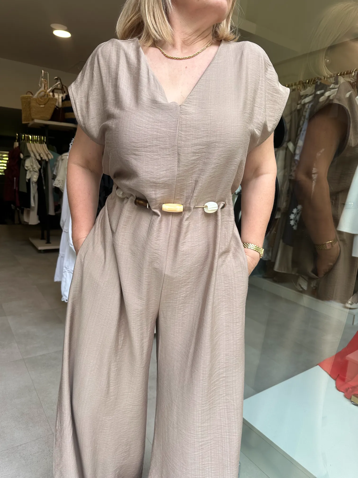 Ολόσωμη Φόρμα Μπεζ Με Ζώνη με Πετρούλες Διακοσμητικές