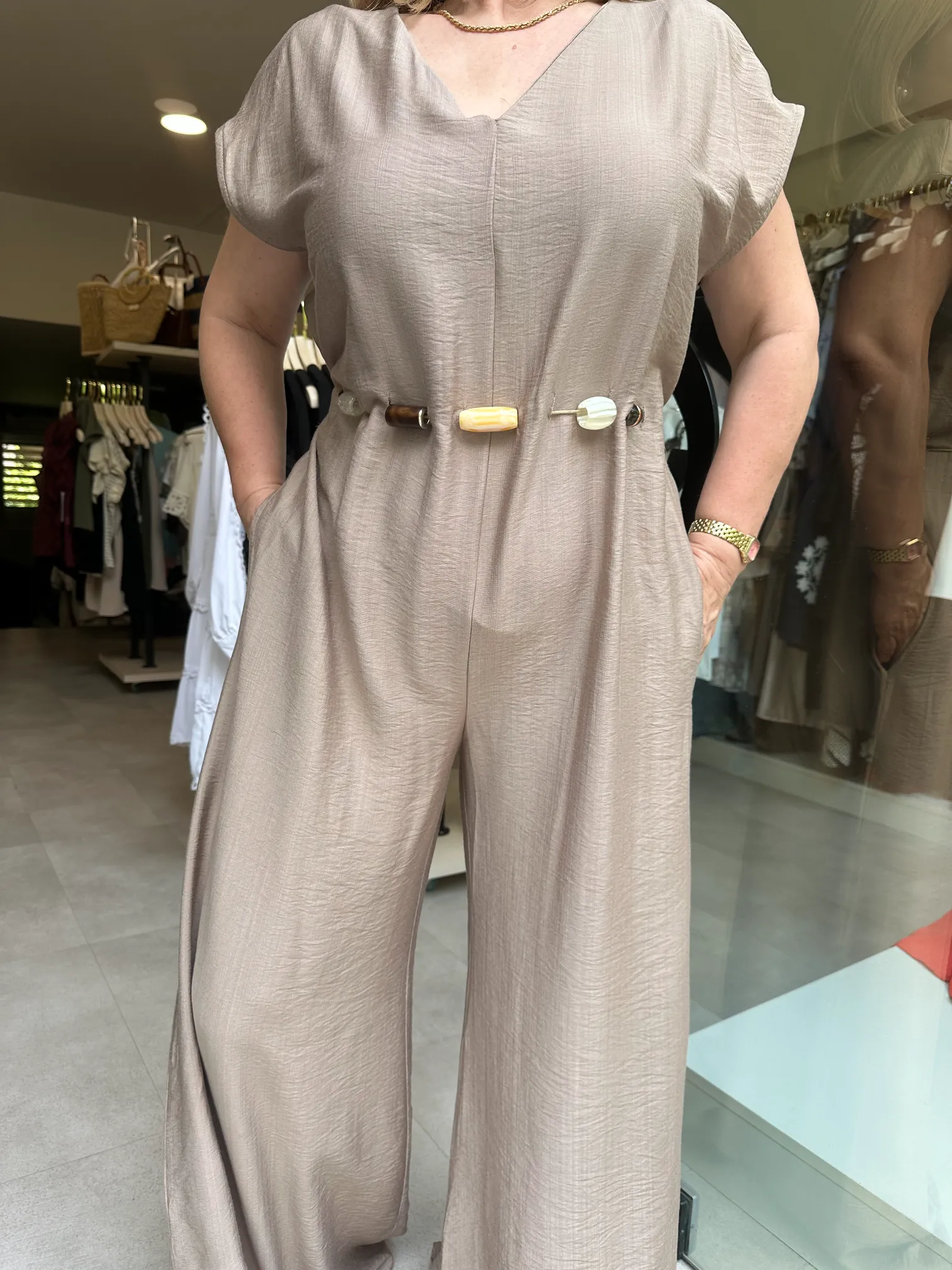 Ολόσωμη Φόρμα Μπεζ Με Ζώνη με Πετρούλες Διακοσμητικές