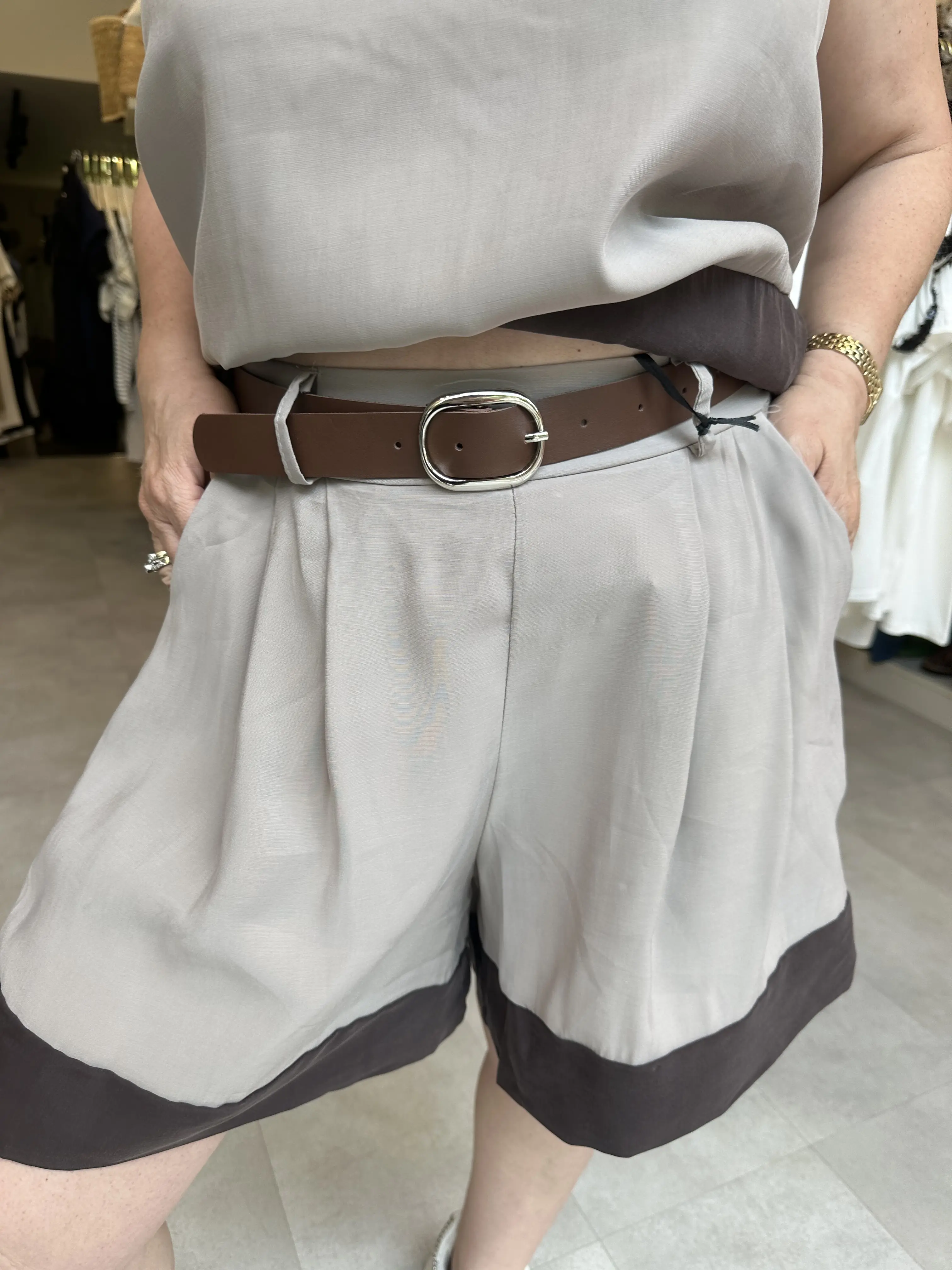 Σορτς μπεζ με ρίγα-φάσα μαύρη