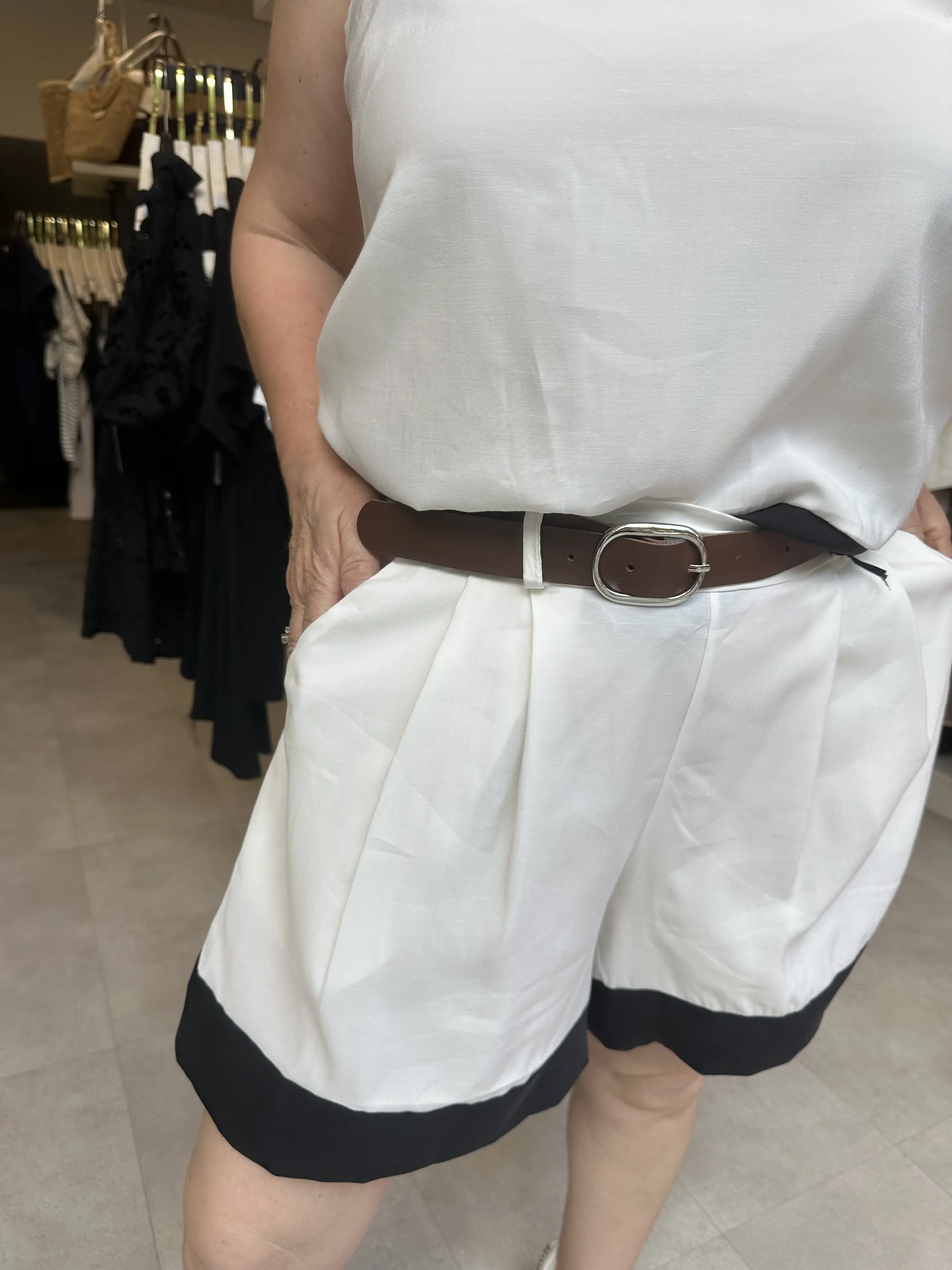 Σορτς λευκό με ρίγα-φάσα μαύρη