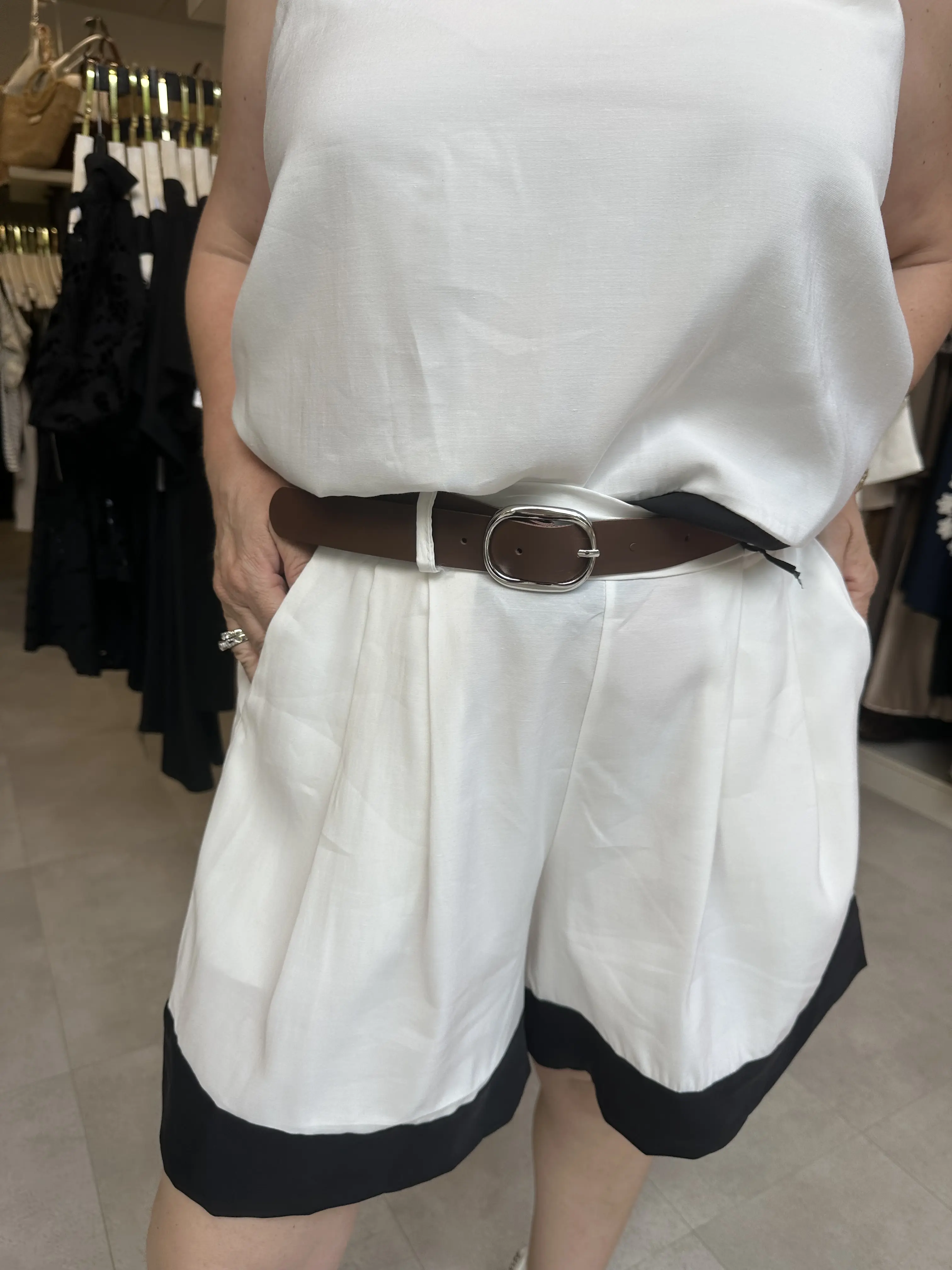 Σορτς λευκό με ρίγα-φάσα μαύρη