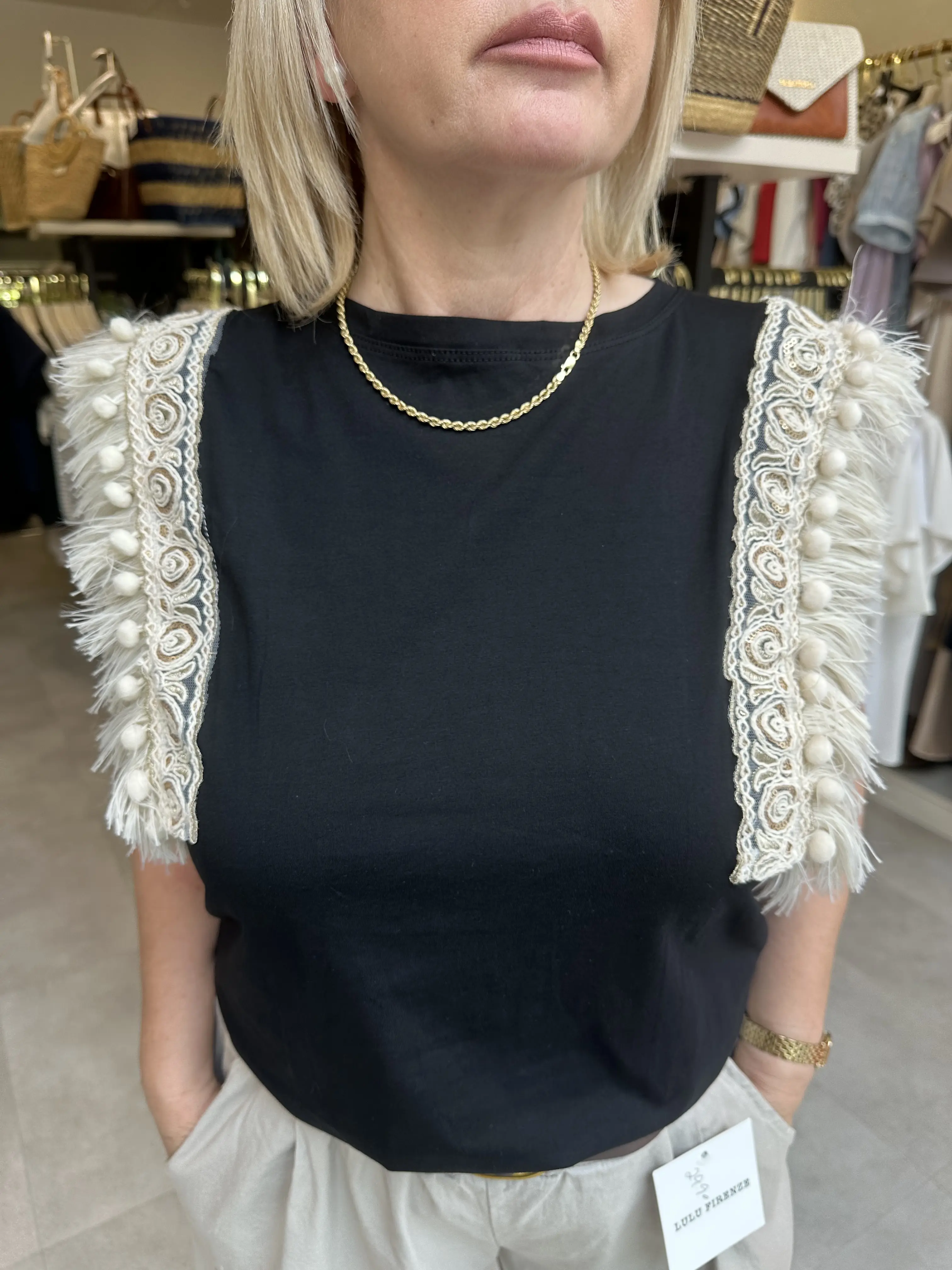 Μπλούζα μαύρη με κέντημα