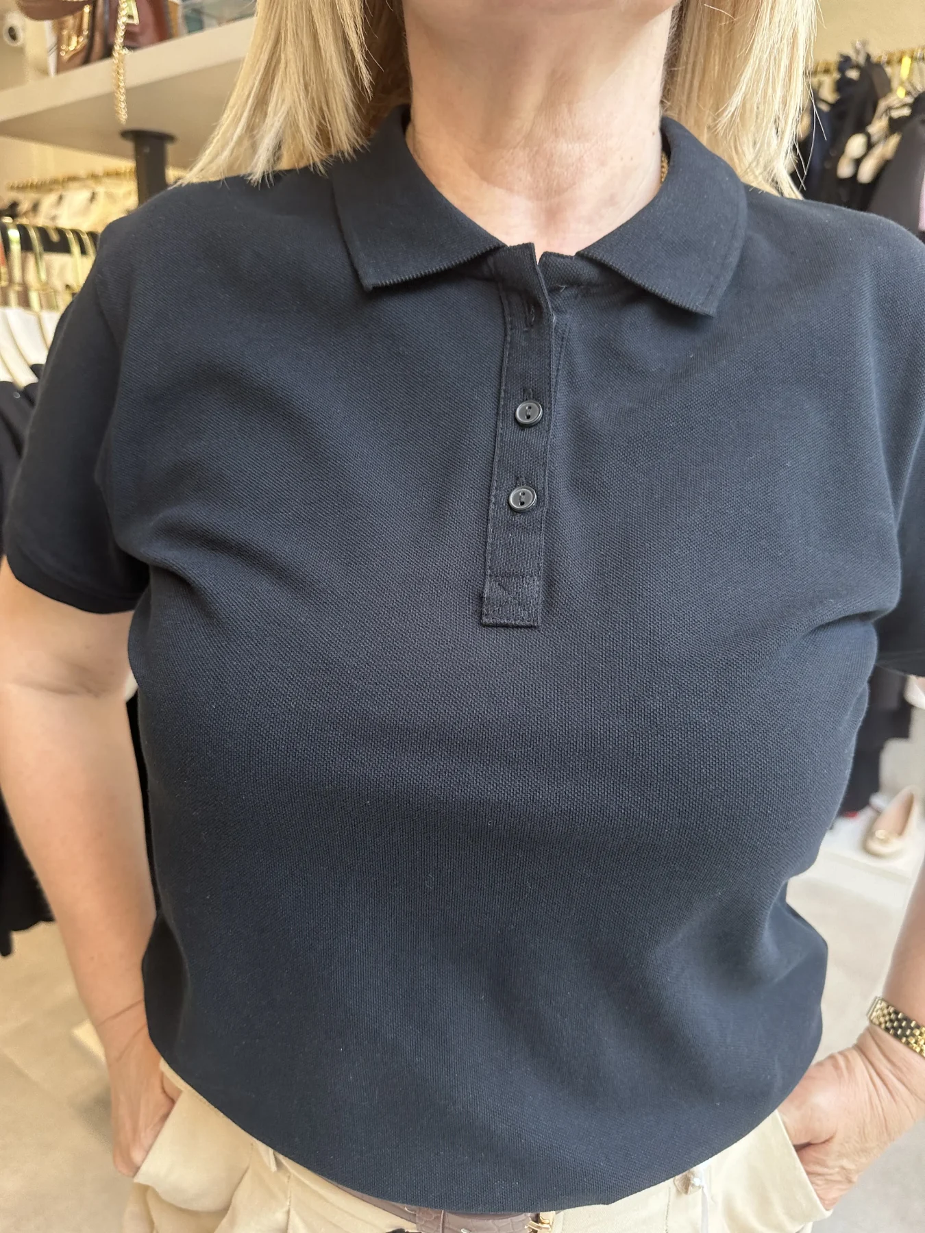 Μπλούζα κλασική μαύρη με γιακά