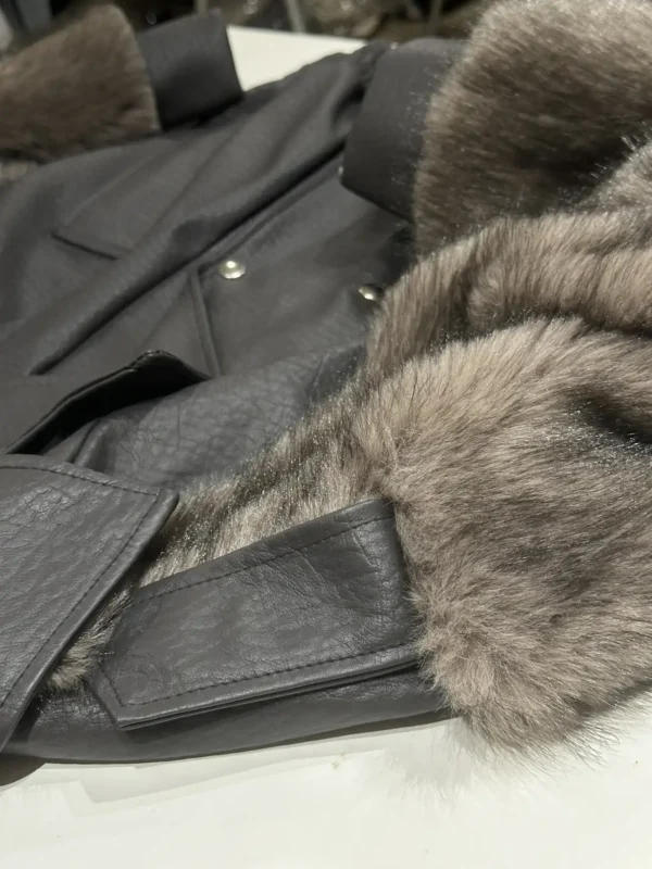 Γυναικείο Δερματίνης Jacket με Γούνινα Μανίκια σε Γκρι
