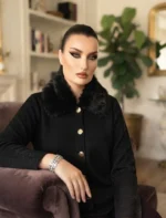 Ζακέτα με Γούνινο Γιακά & Ιδιαίτερα Χρυσά Κουμπιά
