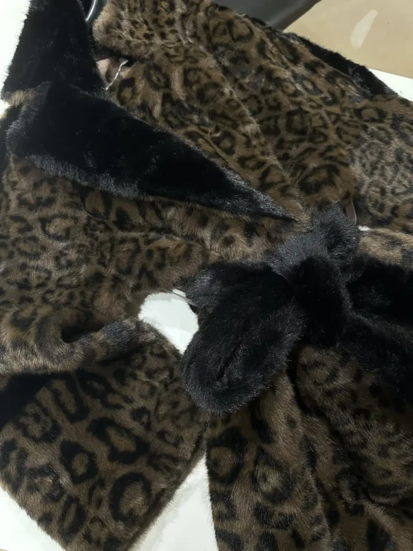 Πολυτελής Faux Fur Γούνα με Λεοπάρ Σχέδιο και εντυπωσιακές μαύρες Λεπτομέρειες