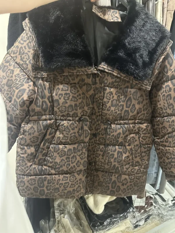 Γυναικείο Puffer Μπουφάν Animal Print με Γούνινη Κουκούλα