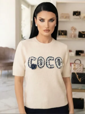 Πλεκτή Μπλούζα Εκρού με Κεντημένο “COCO” & Λουλούδι