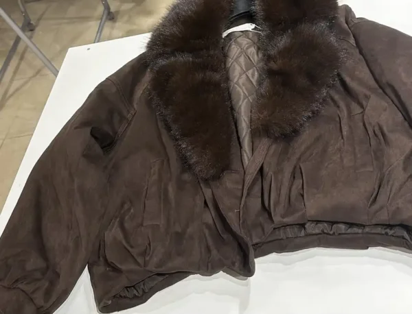 Γυναικείο σουετ Jacket σε Καφέ Απόχρωση με Γούνινο Γιακά
