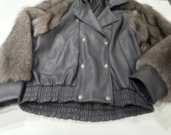 Γυναικείο Δερματίνης Jacket με Γούνινα Μανίκια σε Γκρι